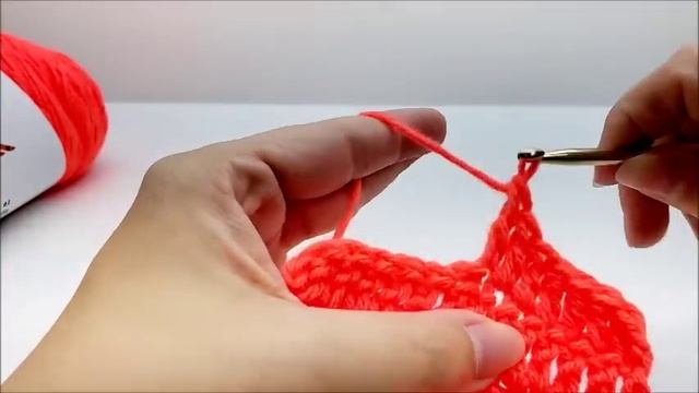 Yarn Review - Big Twist Value Yarn VS Redheart Supersaver | Bagoday Crochet