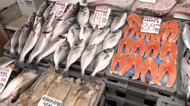 РЫБНЫЙ БАЗАР КОЛХОЗНОГО РЫНКА. ВАРНА. БОЛГАРИЯ. АВГУСТ 2021. смотреть онлайн