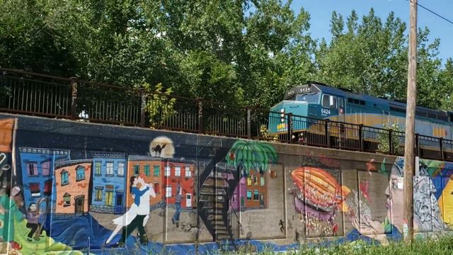 TRAINS VIA RAIL LRC Train Rolls Over Mural in Pointe St Charles смотреть онлайн