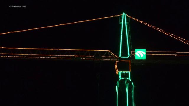 Tower Crane Hijskraan torenkraan In Lights Van der Valk Hotels Deventer Holland 7 dec 2019 смотреть онлайн