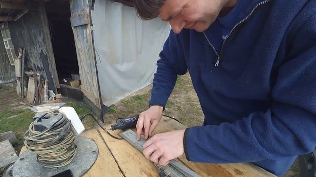 Ремонт третьего фонаря стоп-сигнала на BMW X3 E83...Repair of the third brake light смотреть онлайн