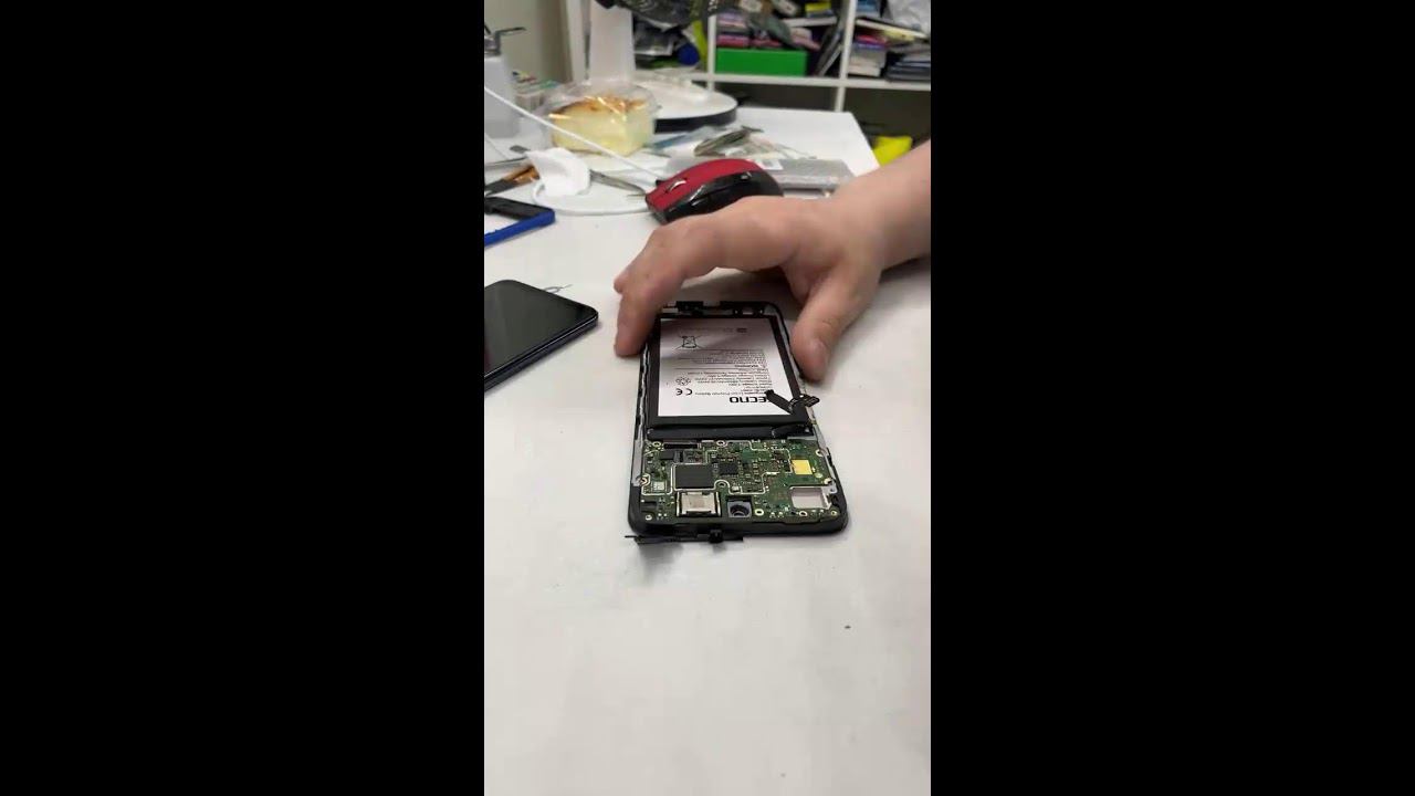 Techno Pova neo 3 не включается, на заряжается после попадания влаги смотреть онлайн