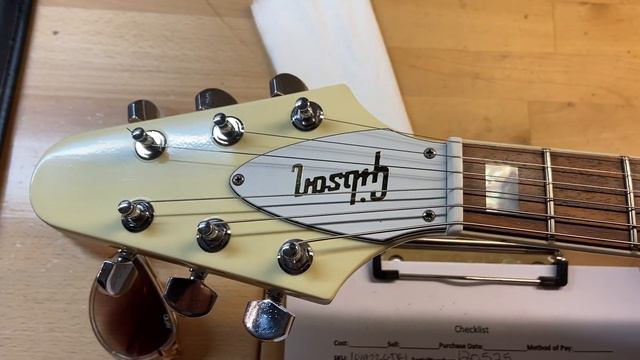 2012 Gibson Custom Shop 70's Flying V Block Inlays Vintage Gloss Classic White смотреть онлайн