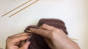 Как закрыть макушку мохеровой шапки, связанной английской резинкой