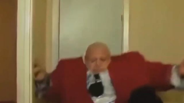 Стас Борецский упал с лестницы и жосткой надристал смотреть онлайн