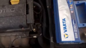 Замена ксеноновых ламп Опель Астра H (Opel Astra H) не снимая бампера ( через моторный отсек)