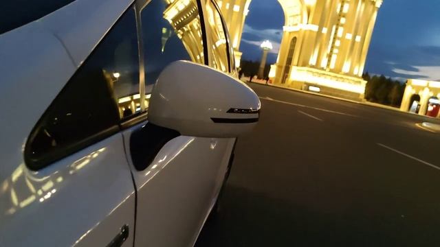 Toyota Prius V ( Alpha ) 2012 смотреть онлайн