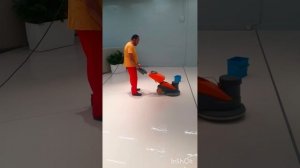 Удаление царапин на полимерных напольных покрытиях.