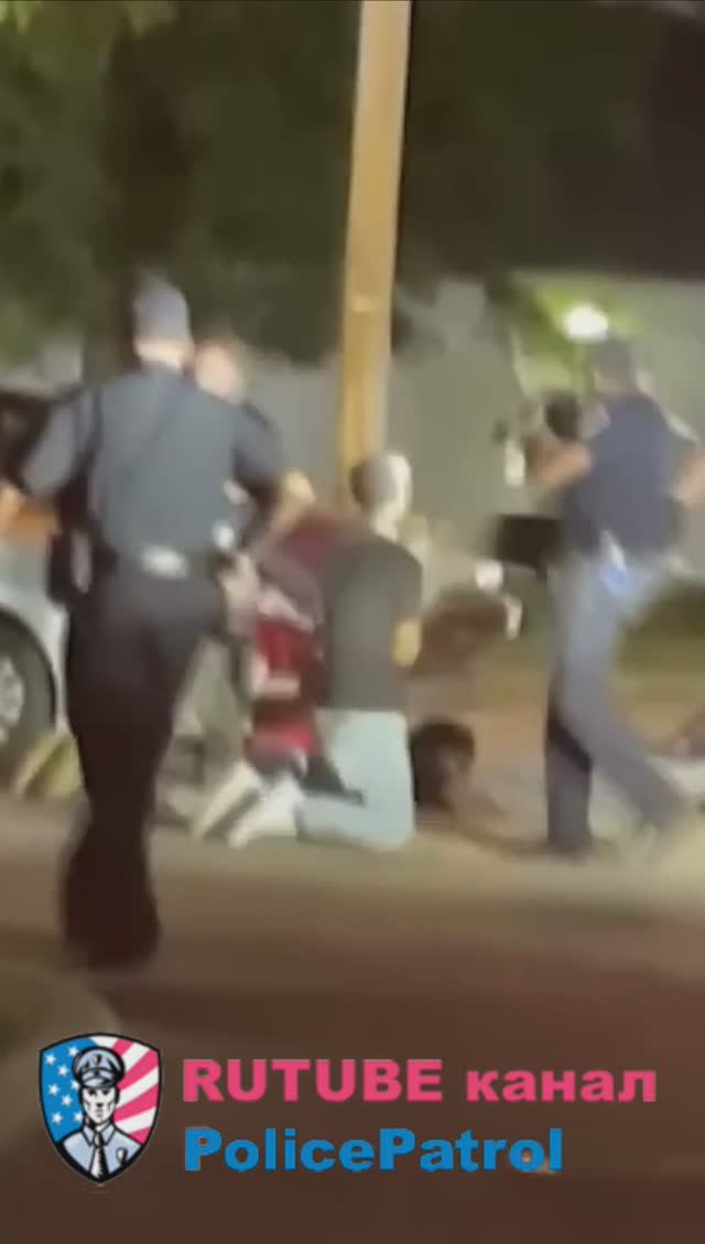 Влетел с ноги, брутальное задержание наркоторговцев в США смотреть онлайн