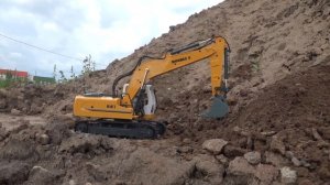 Экскаватор на радиоуправлении Double E E561-003 ... Чем он лучше Huina 1550?