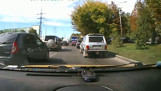 Две полосы - машин три ряда.AVI смотреть онлайн