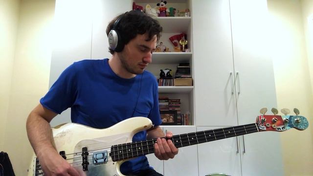 Blue Light - Bloc Party Bass Cover смотреть онлайн