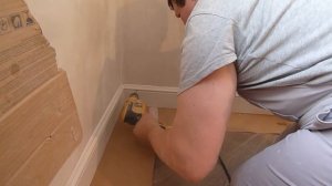 Напольный плинтус из дюрополимера. Монтаж и покраска