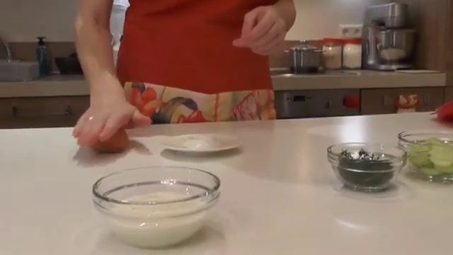 Вкусный салат из сметаны и яйца.Пальчики оближешь.Кулинария. смотреть онлайн