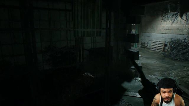 GETTING INTO A CHAINSAW FIGHT WITH AN OLD BUM! | Resident Evil 7 смотреть онлайн