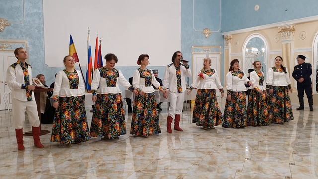 Народный коллектив ансамбль песни и танца 