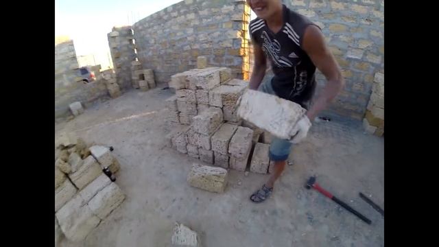 Прочность ракушняка, пробуем разбить кувалдой, ракушечник прочнее газобетона ? смотреть онлайн