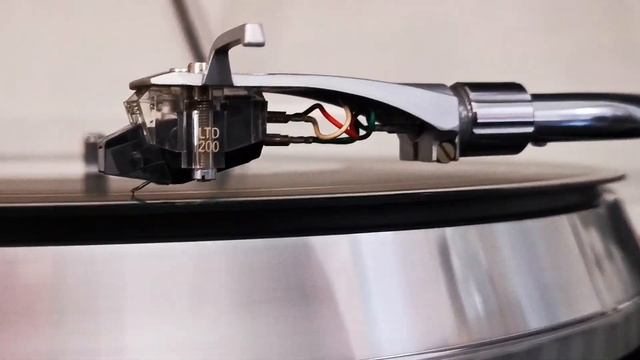 Sansui SR-838 Quartz Servo Direct-Drive Manual Turntable (1977) **SOLD** смотреть онлайн