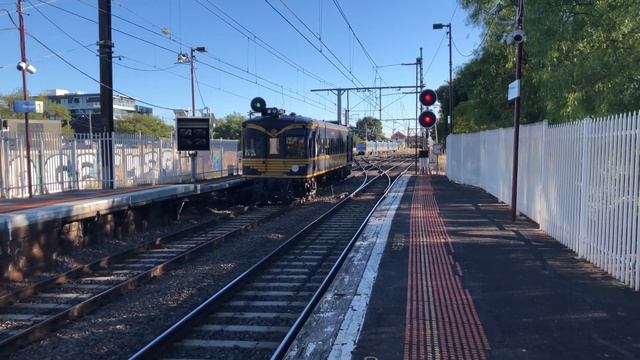 58RM Derm train going through Newport Station смотреть онлайн