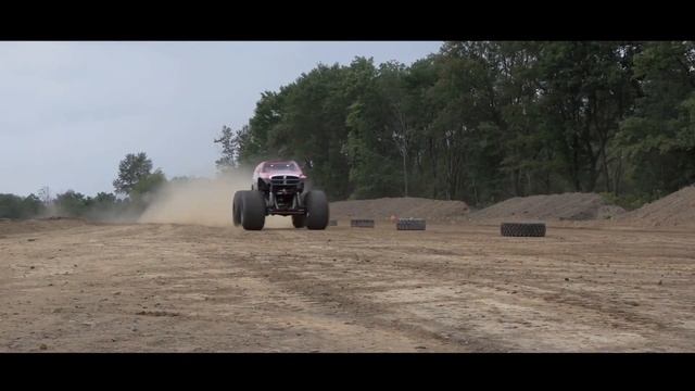 Monster Truck новый мировой рекорд, прыжок 237 футов, 6 дюймов смотреть онлайн