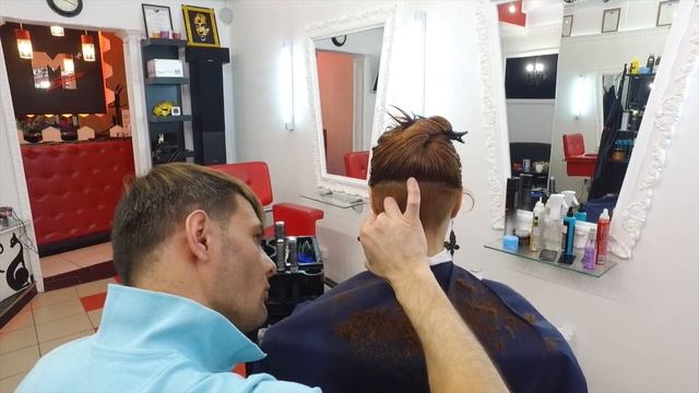 Креативная женская стрижка от Михаила Ильина. смотреть онлайн