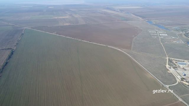 Крым, село Шелковичное, Сакский р-н, вид с квадрокоптера. смотреть онлайн