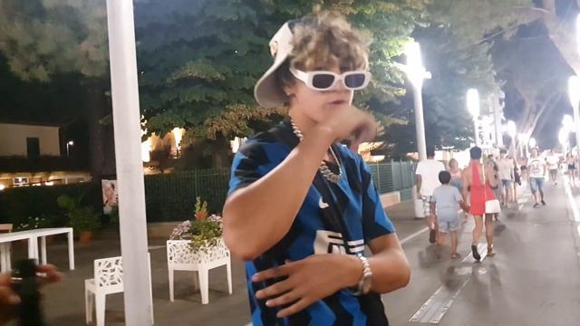 NIGHTLIFE IN RICCIONE, ITALY ?? | WALKING TOUR смотреть онлайн