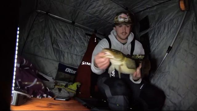 Ice camping for Burbot!- Ice Fishing Eelpout tips and tricks смотреть онлайн