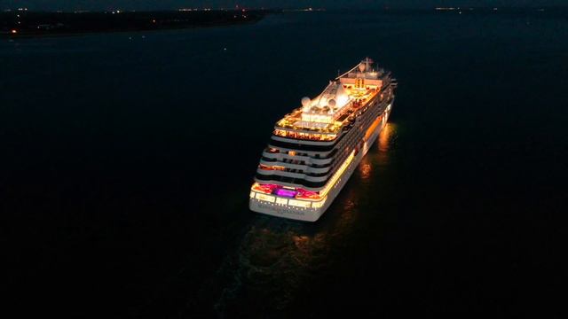 Regent Seven seas Splendor cruise ship 07/09/2021 Southampton seacation. DJI Mavic 2 Zoom footage смотреть онлайн