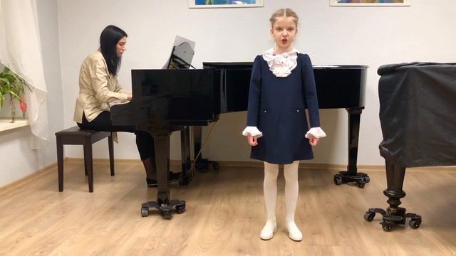Песня Мамины ладони. Исполняет Карцева Софья смотреть онлайн