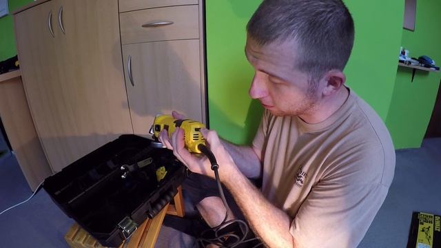 UNBOXING - DeWALT Angle Grinder D28136KD 125mm 1500W смотреть онлайн