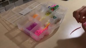 Как сделать браслет из резинок своими руками. Видео для детей