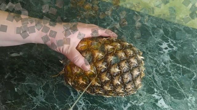Как нарезать ананас красиво и быстро / Фруктовая нарезка на праздничный стол смотреть онлайн