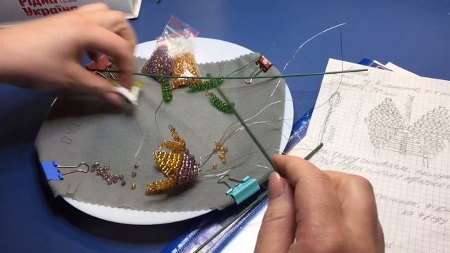 Плетіння Лілії з бісеру.Частина 2 смотреть онлайн