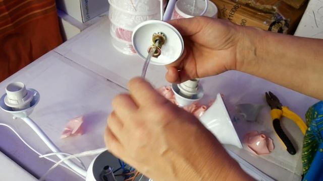 КАК СОБИРАТЬ КАК ПОДКЛЮЧИТЬ ЛЮСТРУ 5 ЛАМП 5 ПЛАФОНОВ АБАЖУР! смотреть онлайн