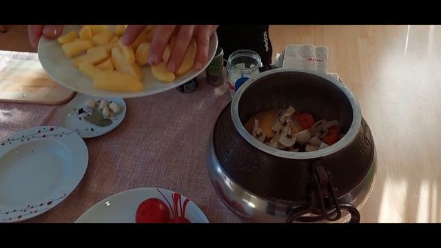 Курица с овощами в афганском казане смотреть онлайн