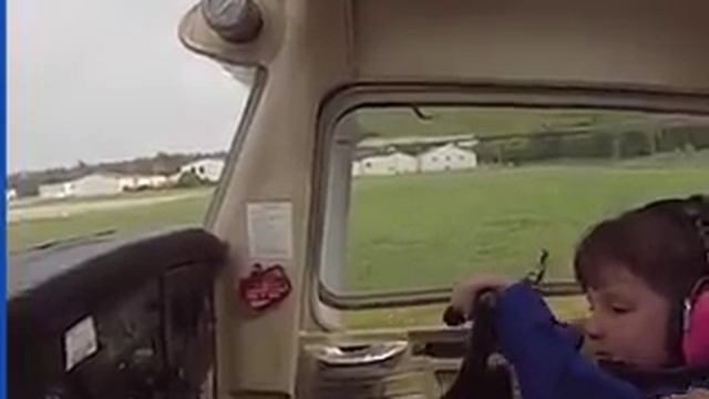 Угон самолёта маленькой девочкой смотреть онлайн