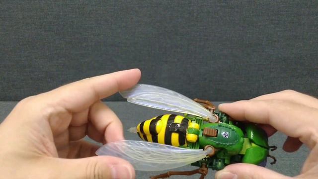Обзор трансформера Waspinator - Deluxe Class - Transformers: Thrilling 30. Музей Р-ТФ.