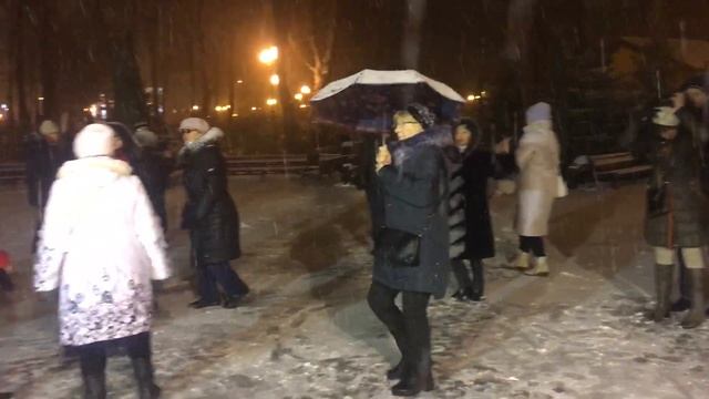 Математика любви!!!Веселые танцы в парке Горького!!!??Харьков???Январь 2021 смотреть онлайн