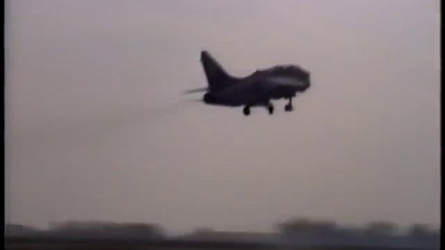 A-7D and A-7K operations on the ramp at Rickenbacker ANGB смотреть онлайн