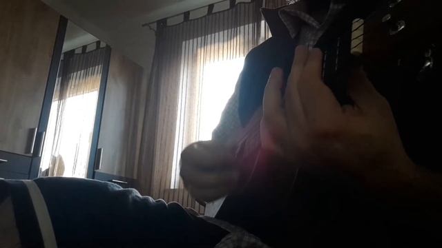 Learning detuned guitar with only 4 strings (with cat) смотреть онлайн