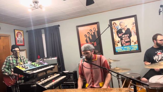 Rhodes Stage 73, Fender Deluxe Reverb, Fender Bassman 100. смотреть онлайн