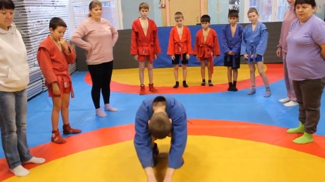 Открытая тренировка в рамках Дня самбо п. Уральский. смотреть онлайн