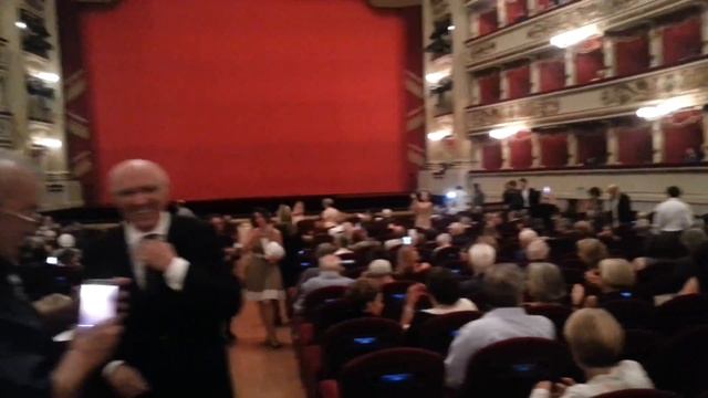 Ла Скала Зал перед спектаклем 'Волшебная флейта' смотреть онлайн