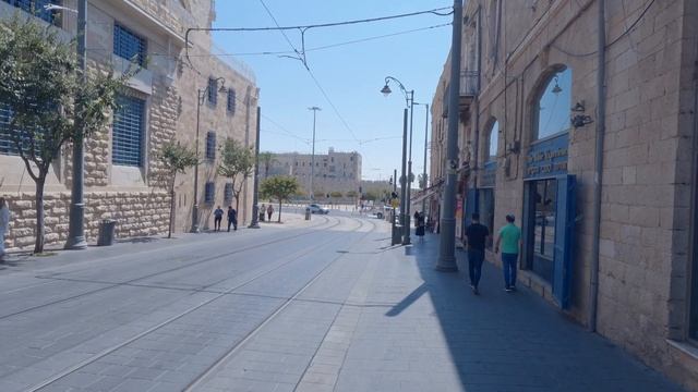 Walk from the "Shuk Mahane Yehuda" market to the Zion Gate area of the Old City. 5 sep 2023 смотреть онлайн