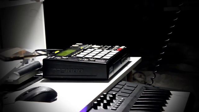 Пишем ностальгический минус при вас на AKAI MPC, сэмплируем и качаем смотреть онлайн