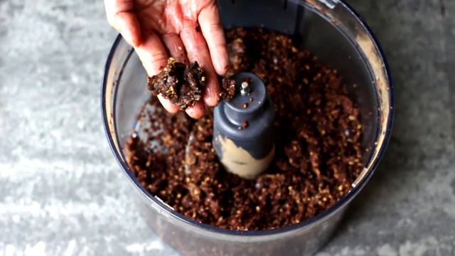 BLACK FOREST CHRISTMAS PUDDING BLISS BALLS | VEGAN смотреть онлайн