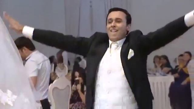 Азербайджан - Красивый Свадебный Танец Жениха и Невесты. ALLAH XOSBEXT ETSIN. смотреть онлайн