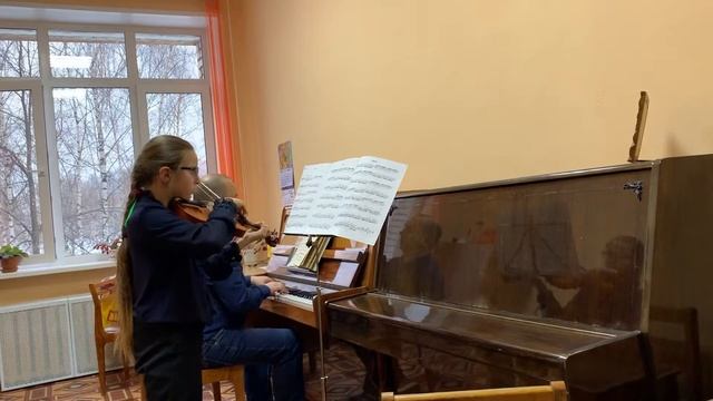 Урок по скрипке. Разучиваем произведение Прялка. Violin class? смотреть онлайн