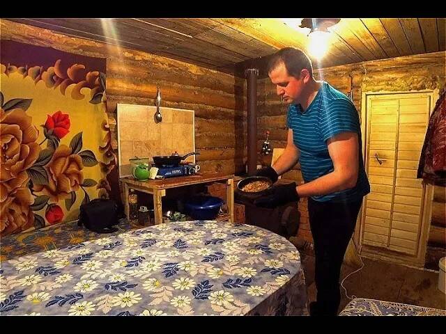 16 Завозим стройматериалы в избу. Отдых в ТАЙГЕ в мороз. Готовлю в чугунке..mp4 смотреть онлайн